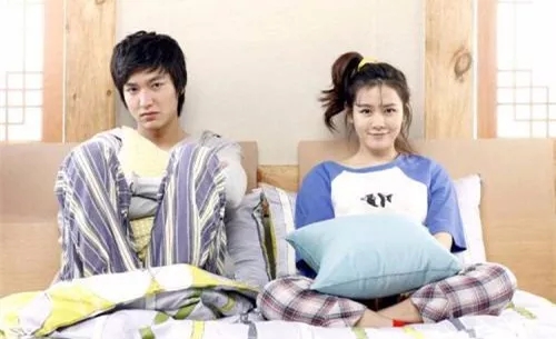 爱燃情感:你介意女朋友和别人同居过吗? 爱燃情感:你介意女朋友和别人同居过吗?