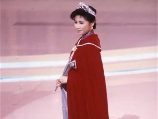 爱燃情感:她离婚后被第一任老公爆“一周十次”,49岁再嫁初恋 爱燃情感:她离婚后被第一任老公爆“一周十次”,49岁再嫁初恋