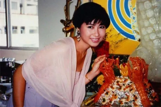 爱燃情感:她离婚后被第一任老公爆“一周十次”,49岁再嫁初恋 爱燃情感:她离婚后被第一任老公爆“一周十次”,49岁再嫁初恋