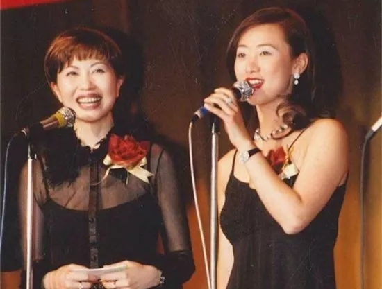 爱燃情感:她离婚后被第一任老公爆“一周十次”,49岁再嫁初恋 爱燃情感:她离婚后被第一任老公爆“一周十次”,49岁再嫁初恋