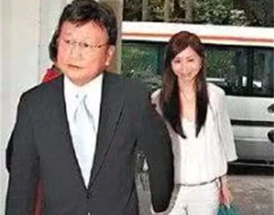 爱燃情感:她离婚后被第一任老公爆“一周十次”,49岁再嫁初恋 爱燃情感:她离婚后被第一任老公爆“一周十次”,49岁再嫁初恋