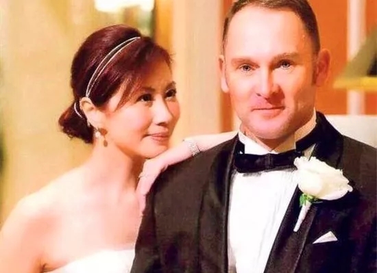 爱燃情感:她离婚后被第一任老公爆“一周十次”,49岁再嫁初恋 爱燃情感:她离婚后被第一任老公爆“一周十次”,49岁再嫁初恋