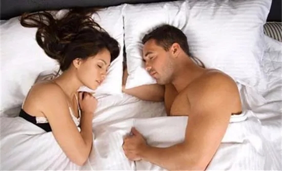 爱燃情感:夫妻睡觉时会做的7个“坏动作”,你一定做过! 爱燃情感:夫妻睡觉时会做的7个“坏动作”,你一定做过!