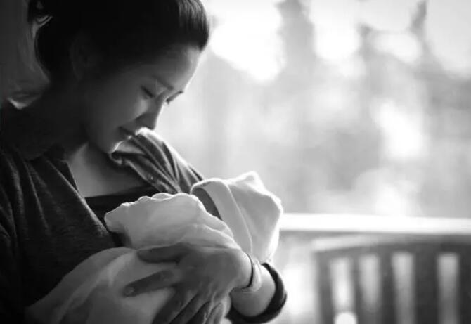 揪心!为让丈夫回家,妈妈拍视频虐打婴儿 揪心!为让丈夫回家,妈妈拍视频虐打婴儿