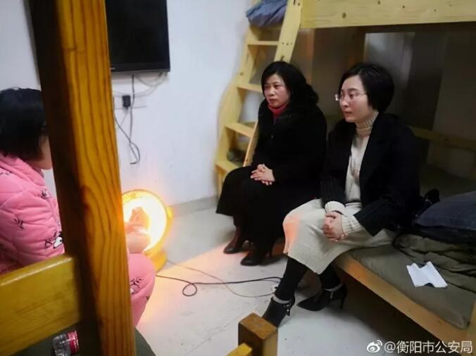 揪心!为让丈夫回家,妈妈拍视频虐打婴儿 揪心!为让丈夫回家,妈妈拍视频虐打婴儿